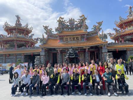 執行長洪宗楷、副執行長許文獻陪同總統賴清德台東縣天后宮揭匾.jpg